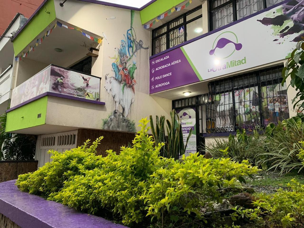 La Otra Mitad Hostel Armenia  Buitenkant foto