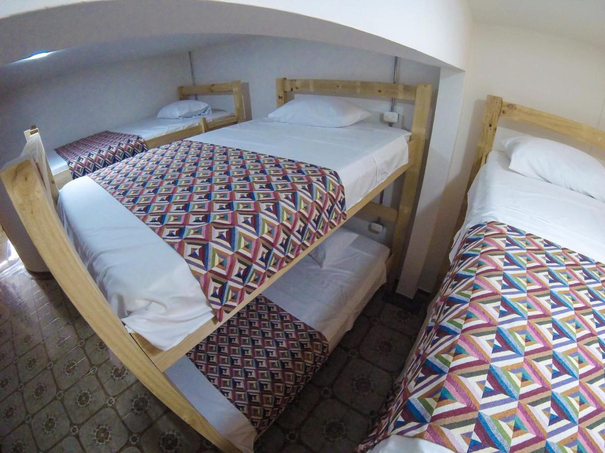 La Otra Mitad Hostel Armenia  Buitenkant foto